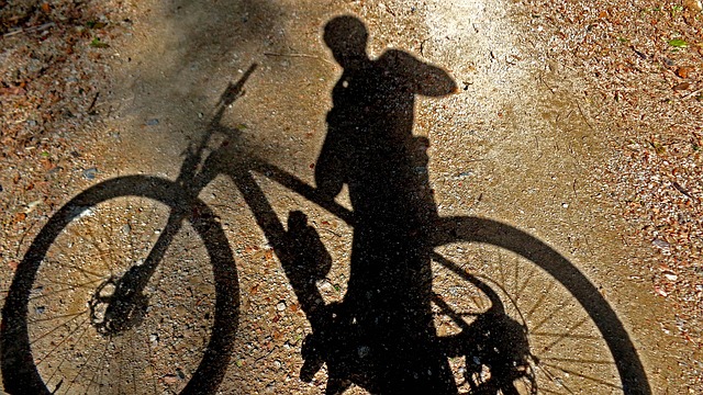 Foto: Schatten eines Fahrradfahrers